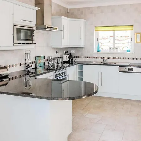 Sleeps 6 Air Con Wifi Salema