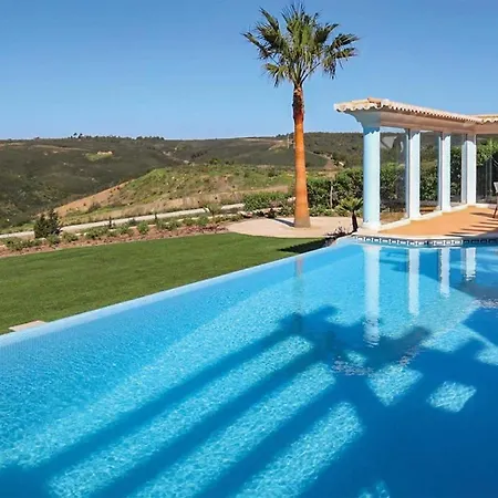 Sleeps 6 Air Con Wifi Villa *