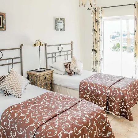 Sleeps 6 Air Con Wifi *